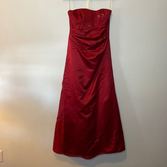 David’s Bridal size 10 Burgundy Gown NWOT - Picture 7 of 12